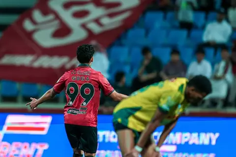 الخليج ينتزع تعادلا مثيرا أمام الخلود في الدوري السعودي